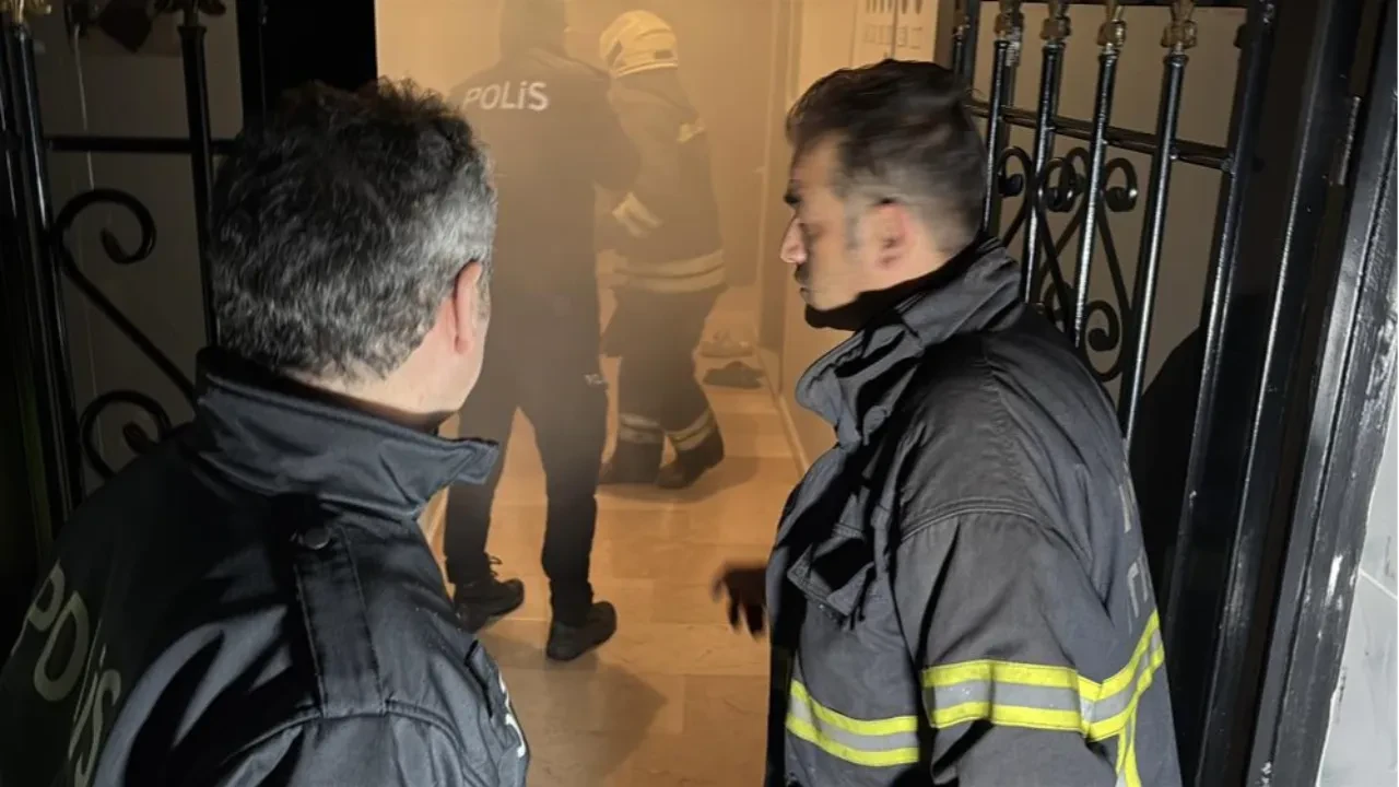 Gece yarısı korkutan yangın! Dumanlar sardı, bina tahliye edildi