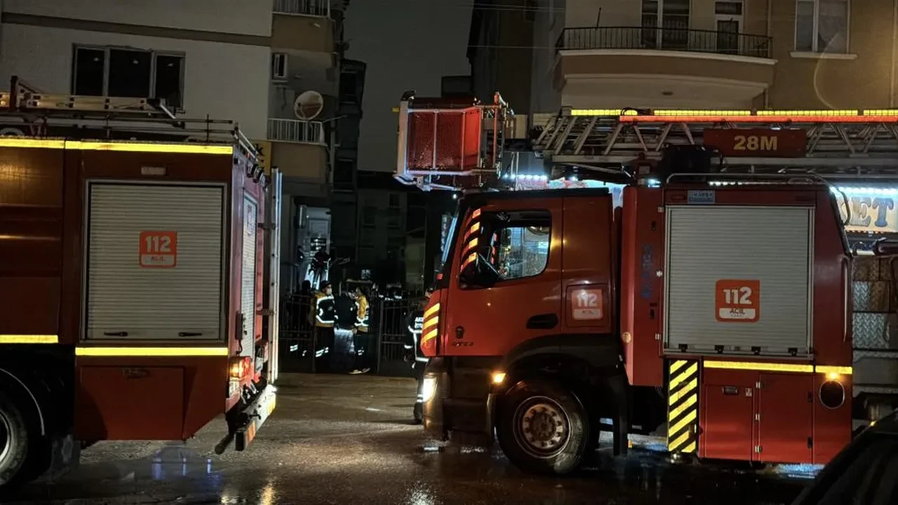 Gece yarısı korkutan yangın! Dumanlar sardı, bina tahliye edildi