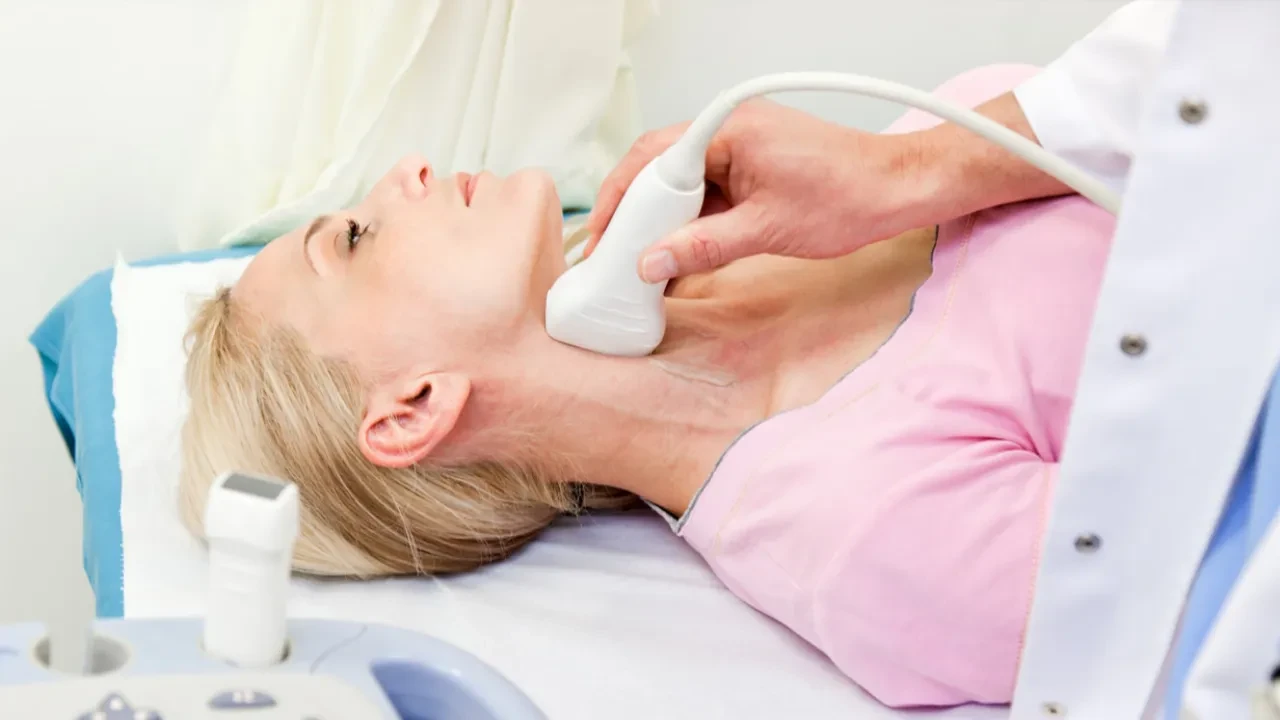 Halsizlik, çarpıntı ve kilo değişimi... Uzman isim Tiroit hastalığının temel belirtilerini açıkladı!