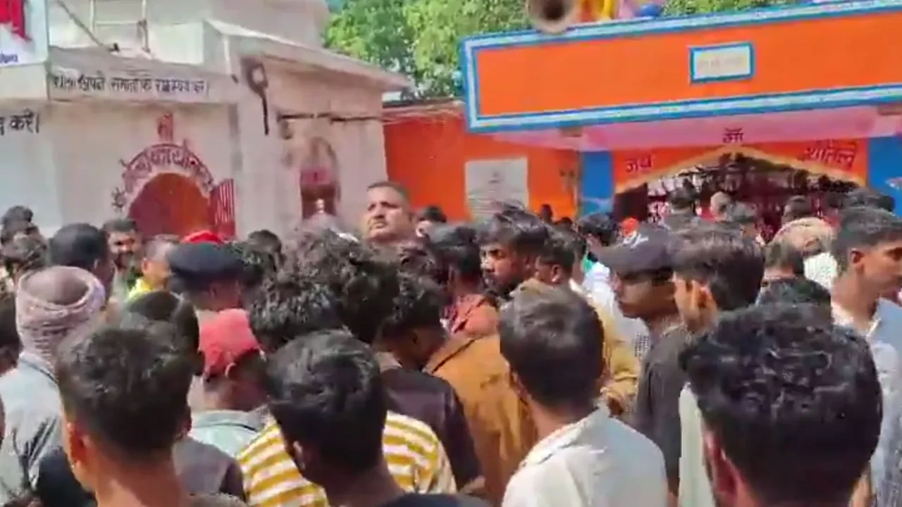 Hindistan'da tapınakta izdiham! Çok sayıda ölü ve yaralı var