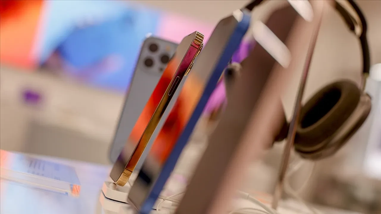 İphone 11, 12, 13, 14, 15 5G var mı, uyumlu mu? Vodafone, Turkcell, Türk Telekom telefonda 5G nasıl açılır, ücretsiz mi?