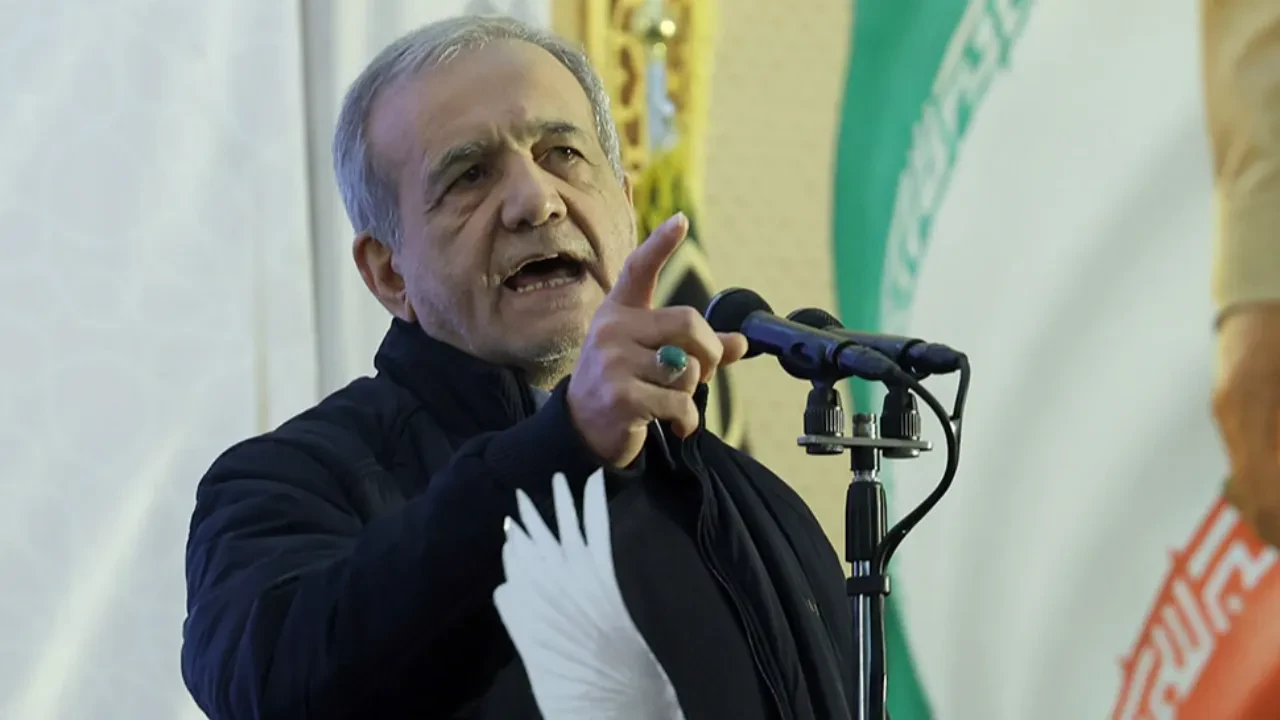 İran Cumhurbaşkanı Pezeşkiyan'dan Hürmüz Boğazı açıklaması! Normale dönmesinin şartını duyurdu