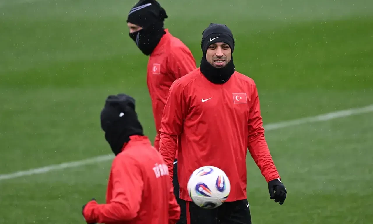 İrfan Can Kahveci havai fişek patlatan taraftarlara net bir mesaj verdi!