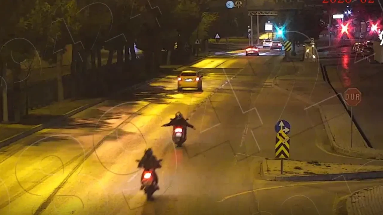 Samsun’da motosikletlilerin şovu kötü bitti: Kazayı KGYS kameraları kaydetti