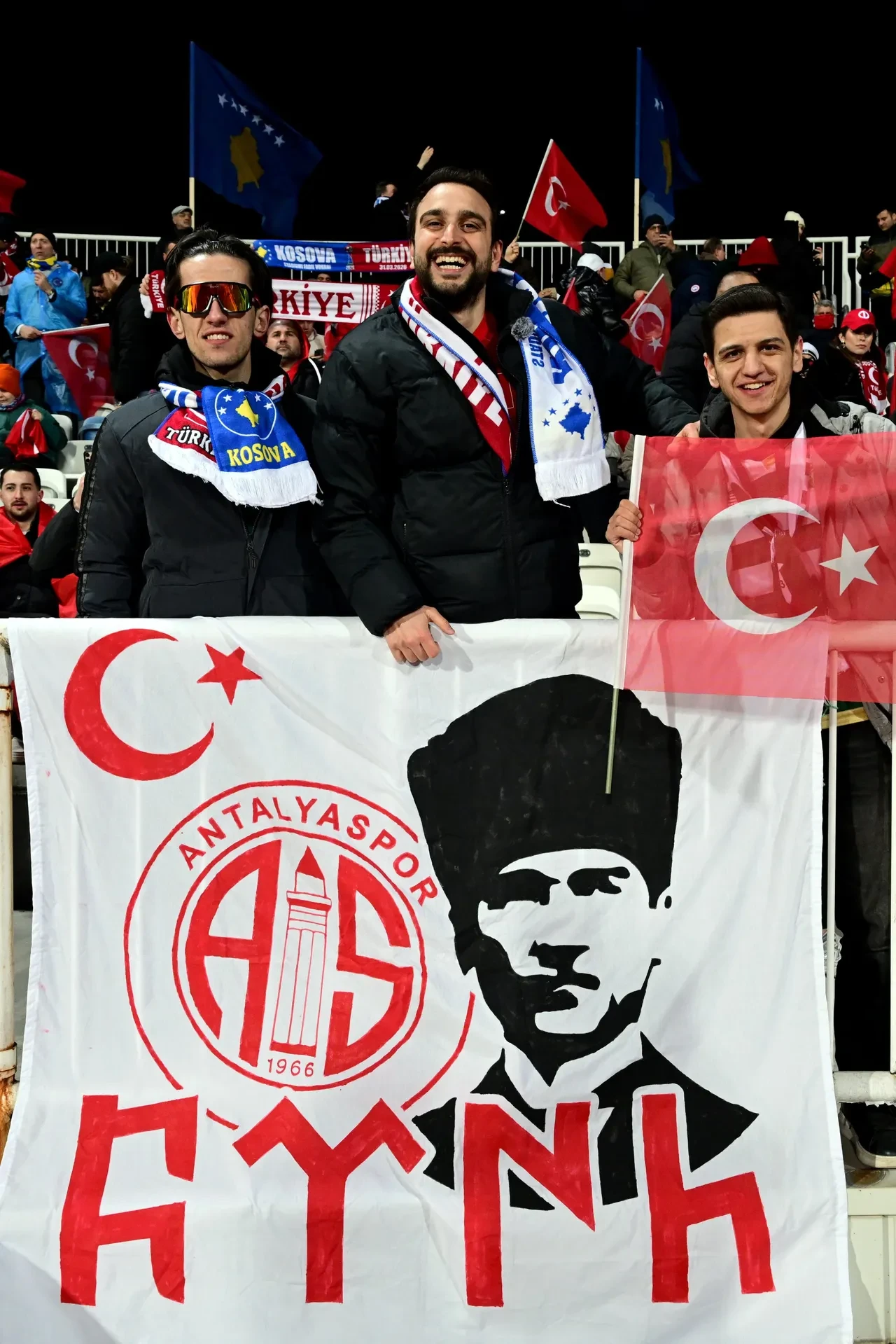 Türkiye Kosova'daki tarihi gecede kazandı ve 24 yıl sonra Dünya Kupası'na katıldı!