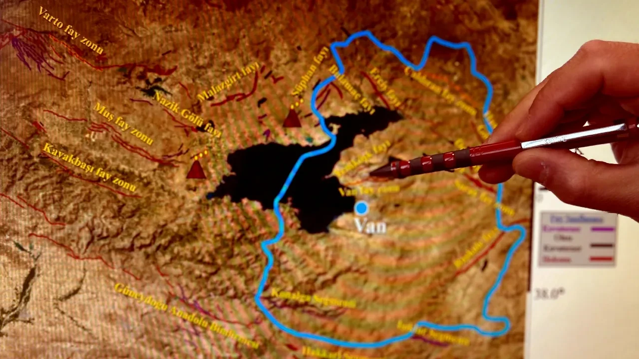 Van'da yer altı hareketleri her saniye izleniyor! Uzman isim zemin yapısına dikkat çekti: İşte sismik risk haritası 