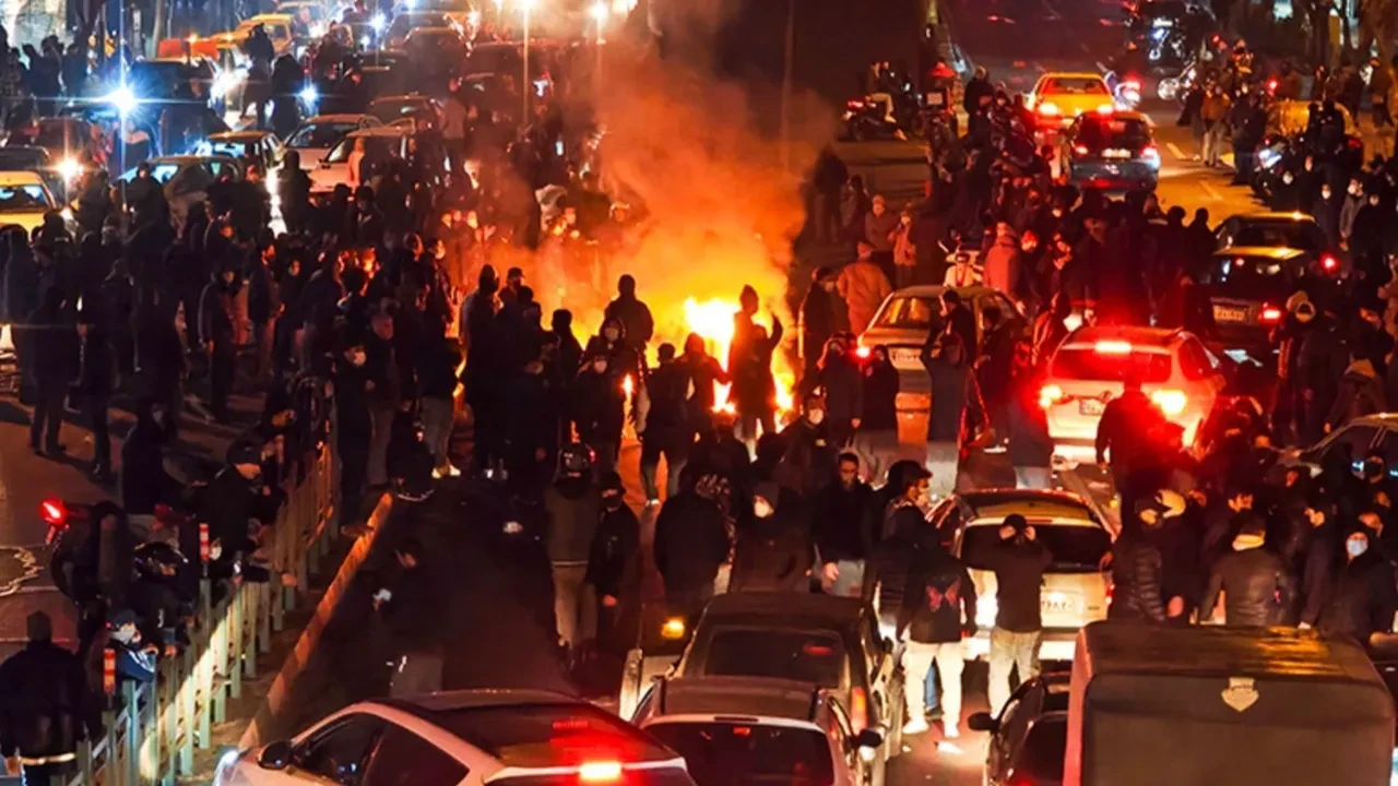 ABD'den İran'da tehlikeli plan: CIA ayaklanma çıkarmak için Kürtleri silahlandırıyor