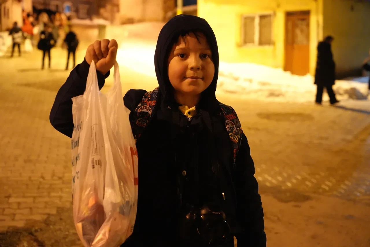 Asırlık ‘On Beşi’ geleneği Bayburt’ta yaşatıldı: Çocuklar kapı kapı gezip şeker topladı
