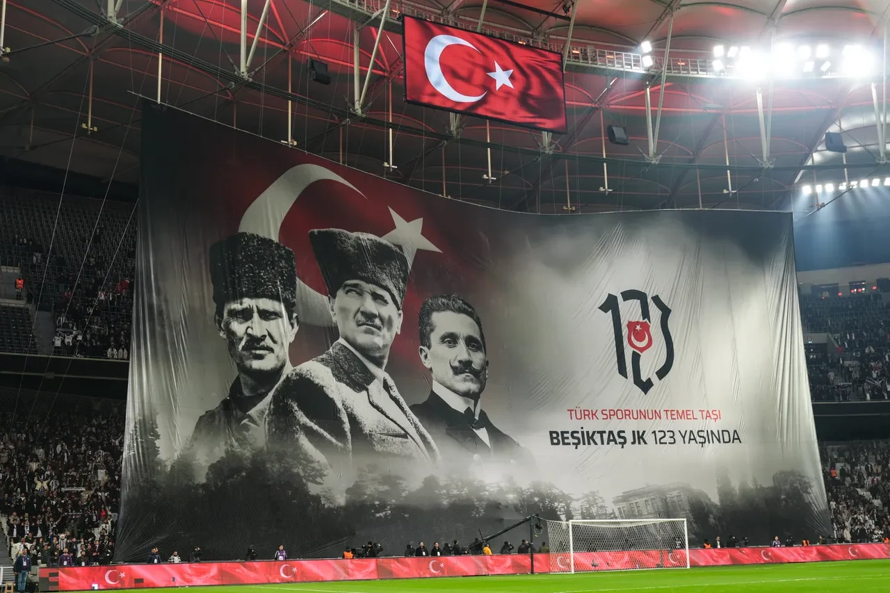 Beşiktaş Çaykur Rizespor'u farklı mağlup etti ve Türkiye Kupası'nda çeyrek finale yükseldi!