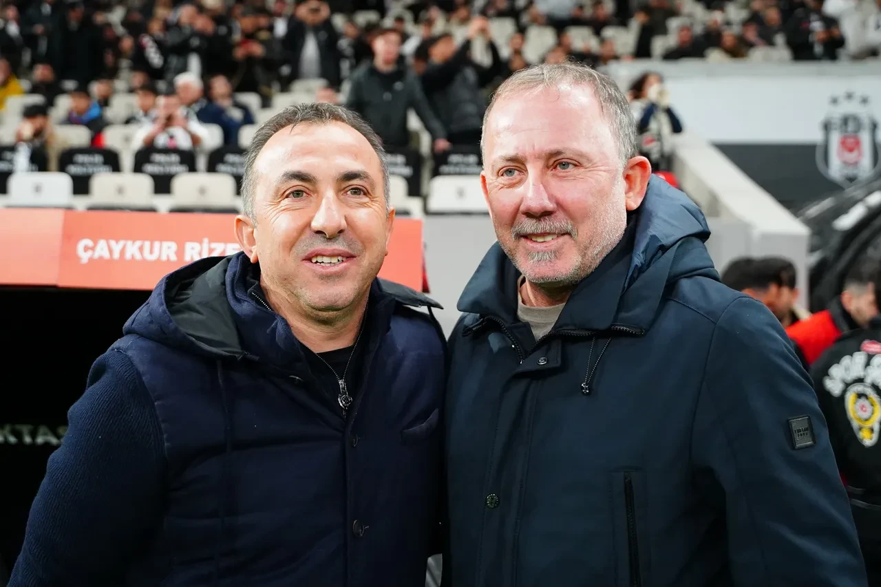 Beşiktaş Çaykur Rizespor'u farklı mağlup etti ve Türkiye Kupası'nda çeyrek finale yükseldi!