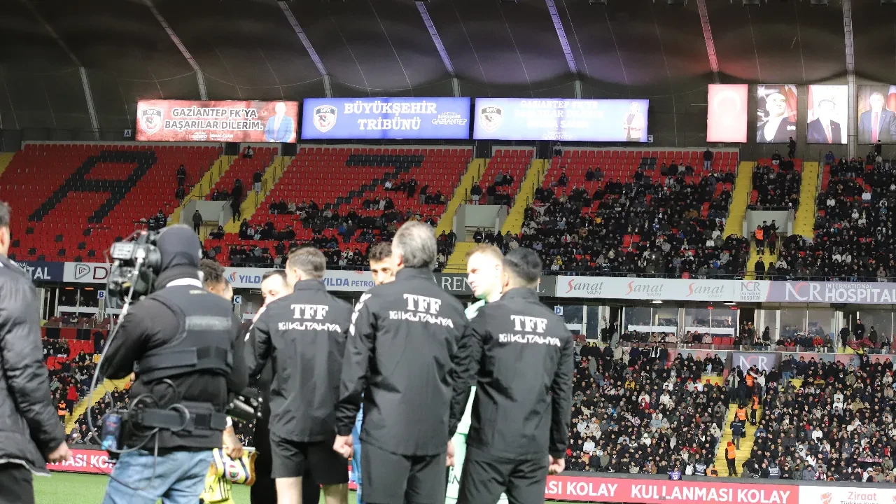 Gaziantep FK Fenerbahçe maçı neden başlamadı ertelendi?