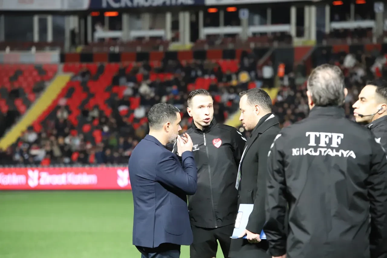 Gaziantep FK Fenerbahçe maçı neden başlamadı ertelendi?