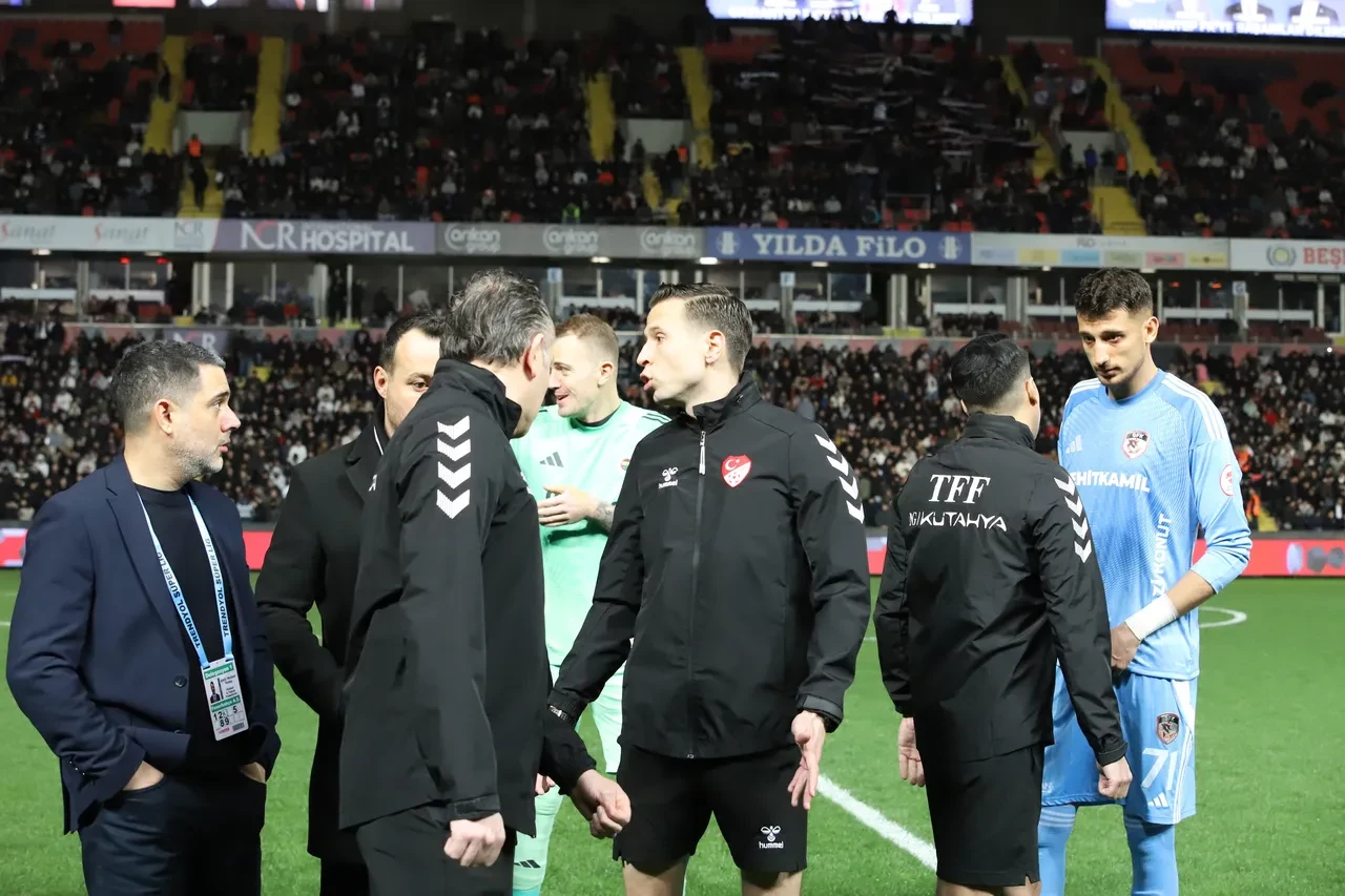 Gaziantep FK Fenerbahçe maçı neden başlamadı ertelendi?