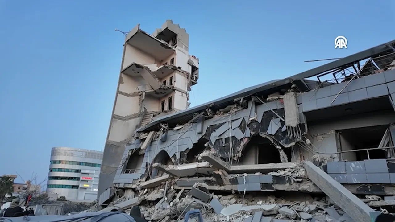 Hizbullah İran savaşına dahil oldu, İsrail'den Lübnan'ı ateş hattına aldı: Çok sayıda ölü yaralı var