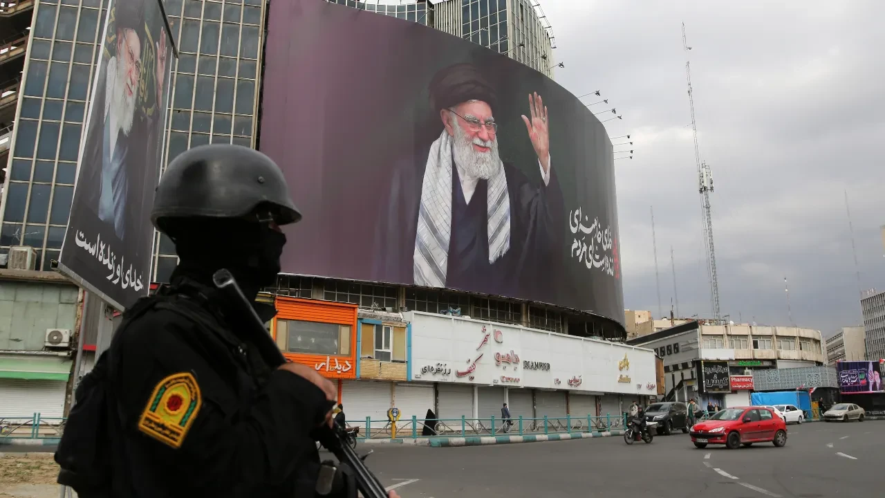 İran dini lideri Ayetullah Ali Hamaney'in cenaze töreni ertelendi! ABD-İsrail saldırıları sürüyor