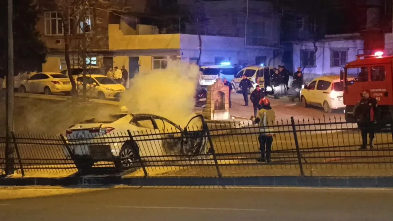 Kahramanmaraş’ta akılalmaz olay: "Dur" ihtarına uymadılar, alev alan otomobille kaçmaya devam ettiler