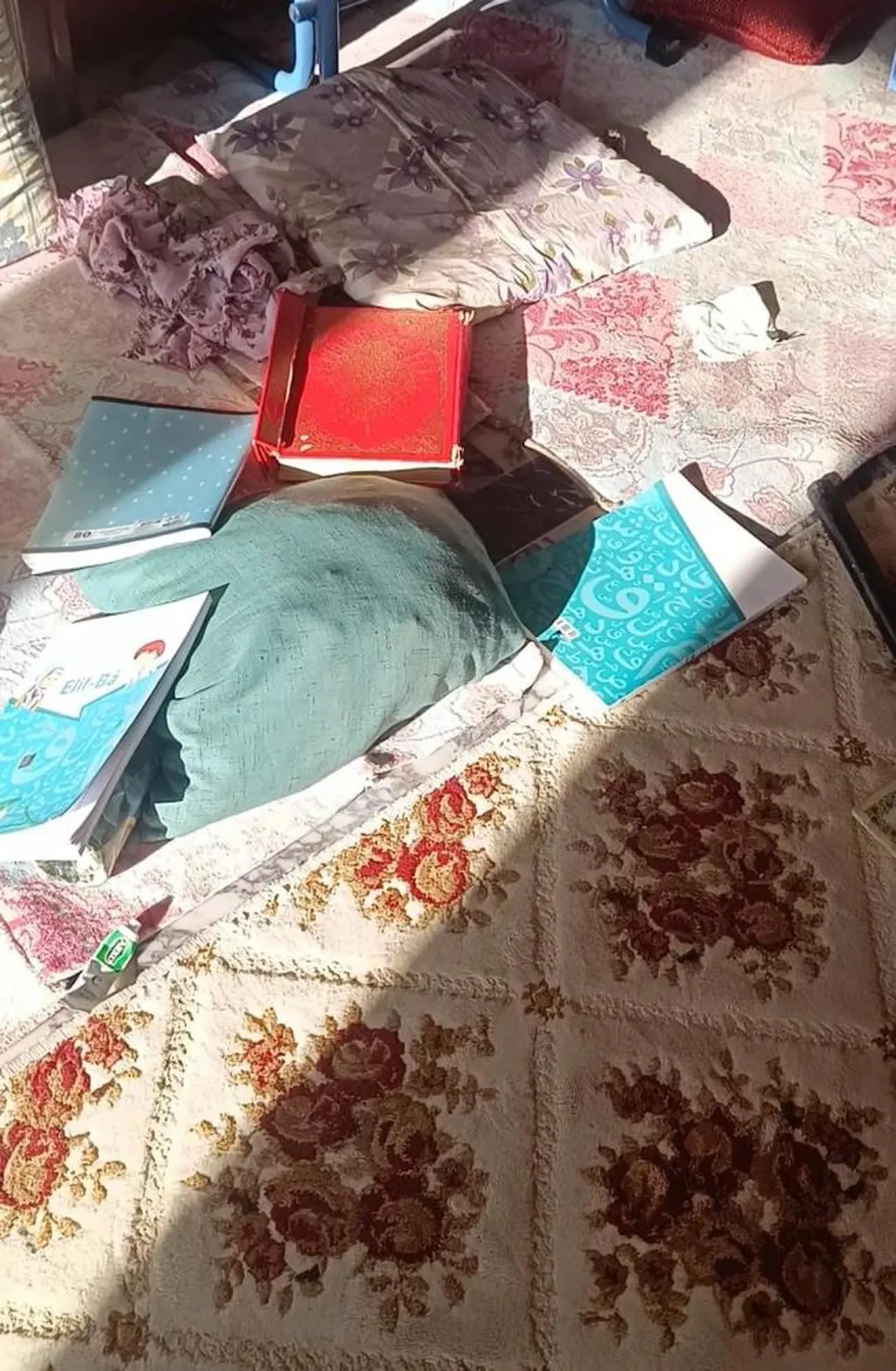 Kur'an kursuna çirkin saldırı! Kapıyı kırıp içeri girdiler, Kur'an-ı Kerim'leri yırtıp yerlere attılar