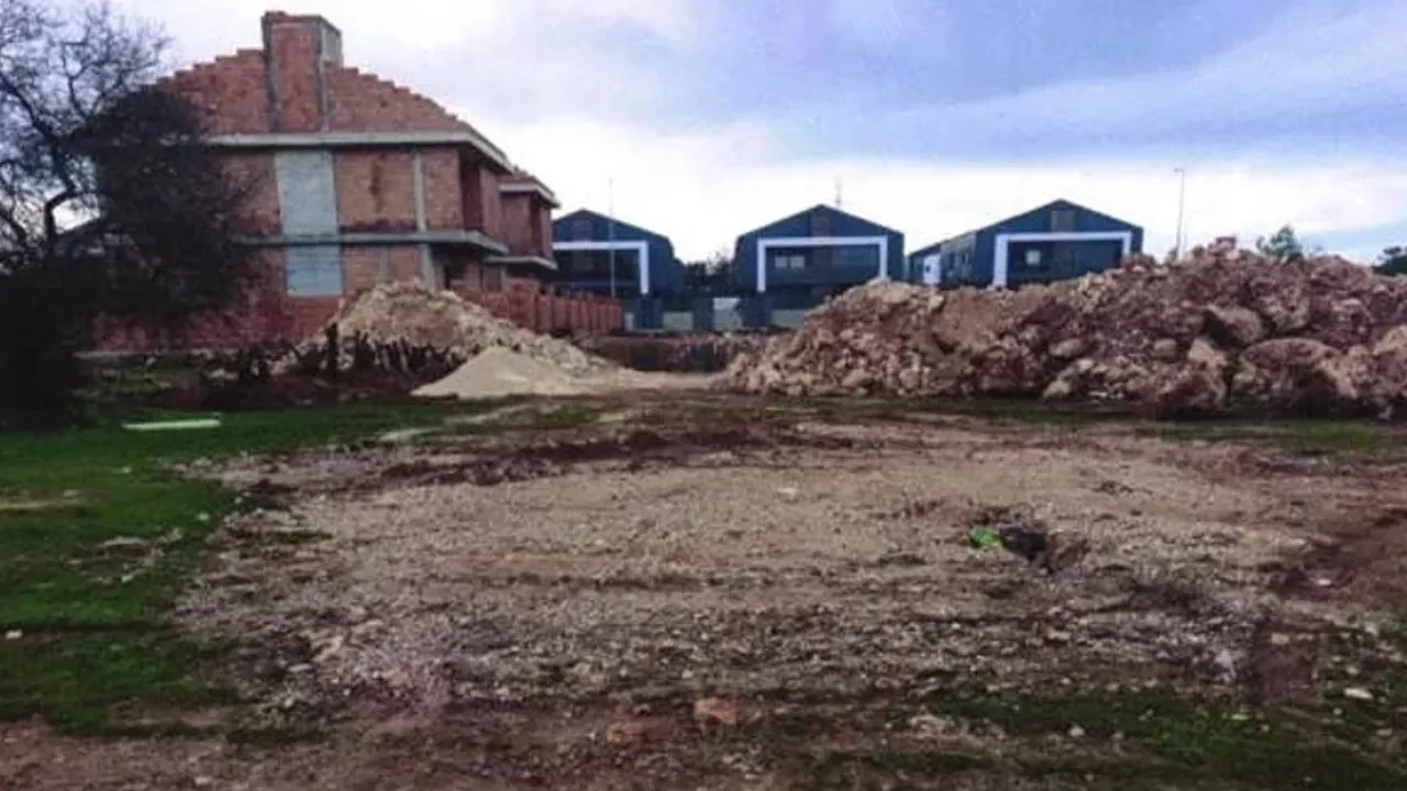 Roma dönemine ait tarihi eser kepçe ile yok edildi! Tepki çeken yıkıma suç duyurusu