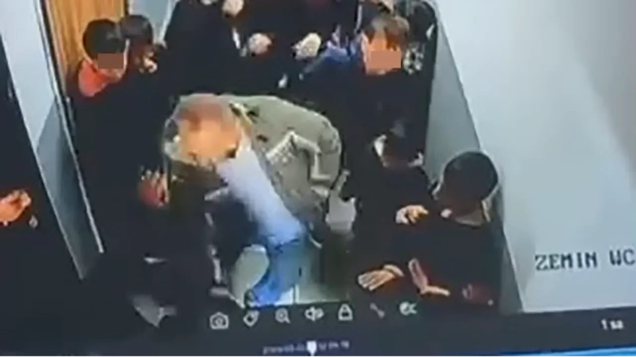 Van’da okul koridorunda dehşet: Çocuğuna kartopu atan 8 yaşındaki öğrenciyi darp etti! O anlar saniye saniye kaydedildi!