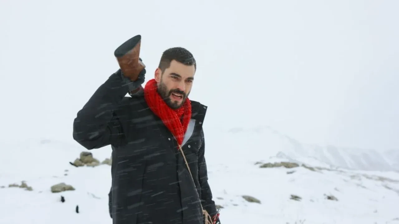 Veliaht dizisinin başrolü Akın Akınözü 