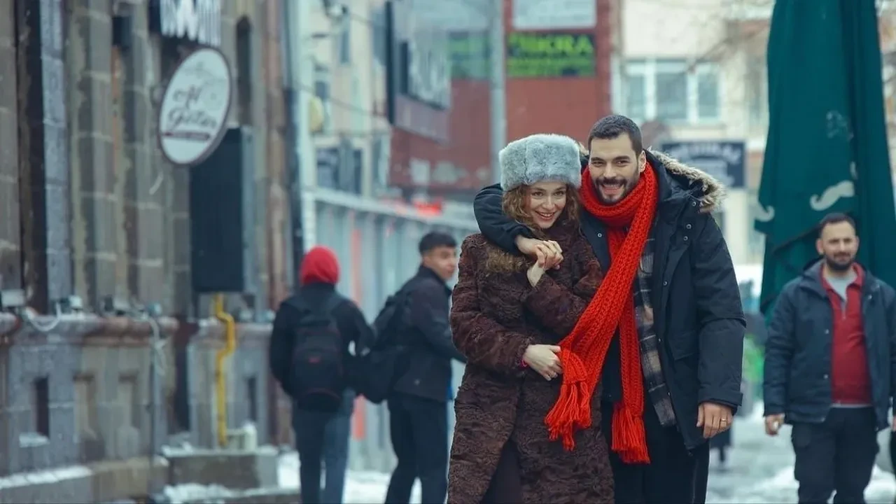 Veliaht dizisinin başrolü Akın Akınözü "8 yıldır ağzıma sürmedim” dedi! Kars lezzeti onu da bozdu