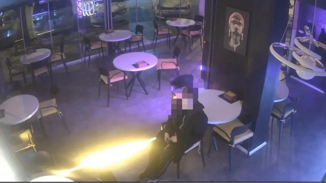 Arsız hırsız pes dedirtti! Girdiği kafede yedi, içti, ısındı, paraları çaldı