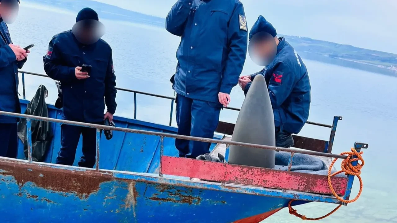 Atatürk Baraj Gölü'ne füze parçaları düştü! Ekipler füze parçasını arıyor