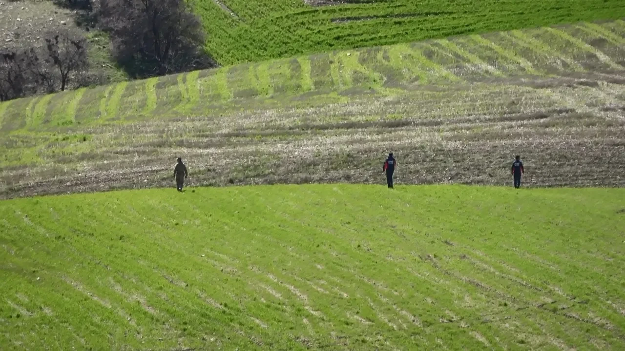 Atatürk Baraj Gölü'ne füze parçaları düştü! Ekipler füze parçasını arıyor