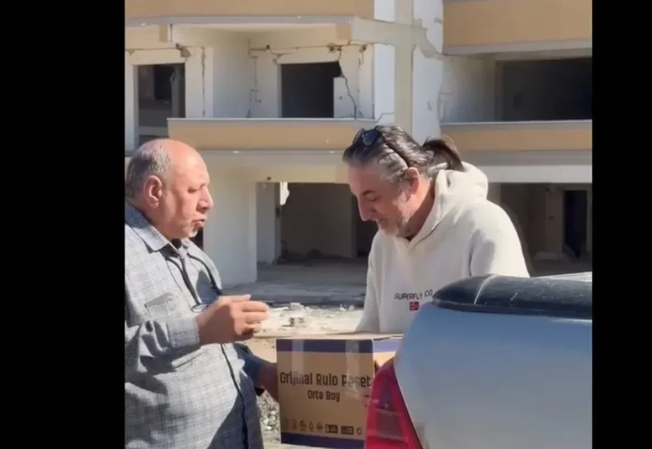 Çelik, Hatay depremzedelerini unutmadı! Esnaftan veresiye defterlerini toplayan Çelik'ten güzel hareket