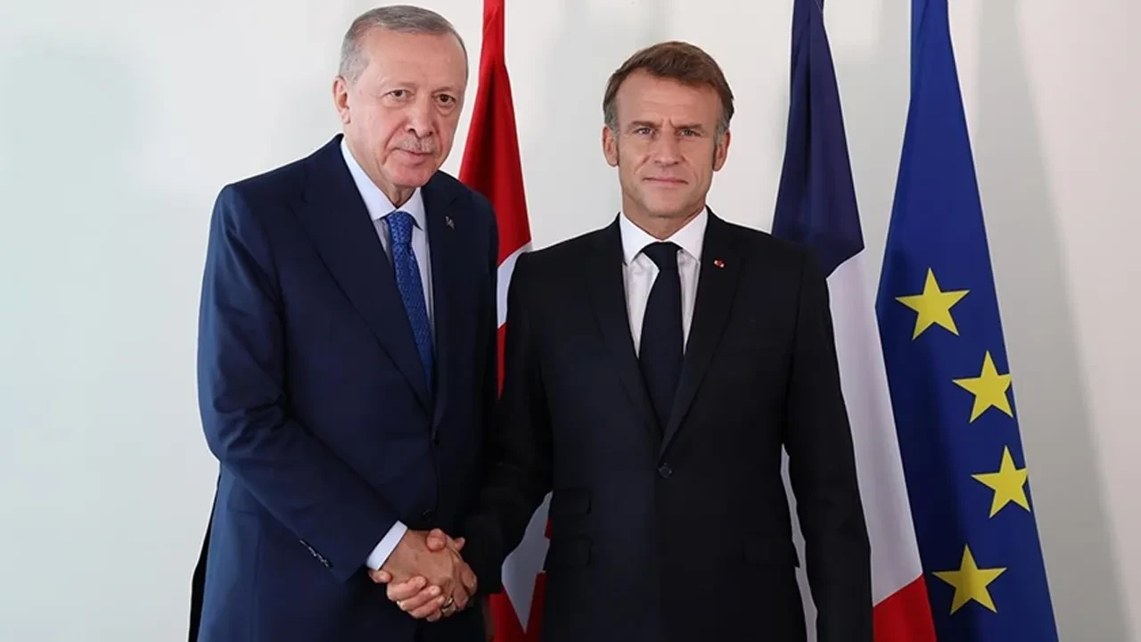 Cumhurbaşkanı Erdoğan Fransa Cumhurbaşkanı Macron ile görüştü! İran savaşının uzun sürme tehlikesine dikkat çekti
