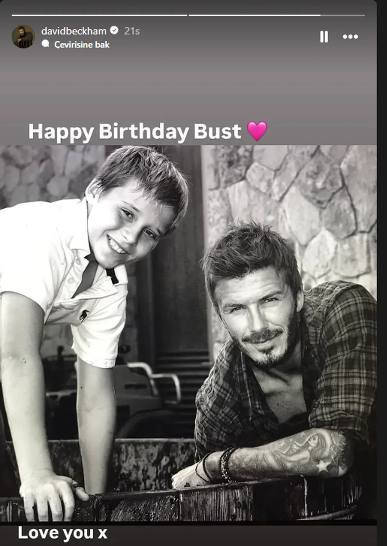 David Beckham ile Victoria Beckham küslüğe daha fazla dayanamadı! Brooklyn Beckham'ın doğum gününü 