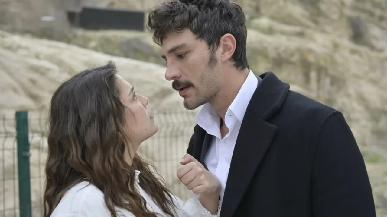 Halef Köklerin Çağrısı 23. bölüm kavga sahnesi olay oldu! Halef setinden renkli kamera arkası kareleri paylaşıldı