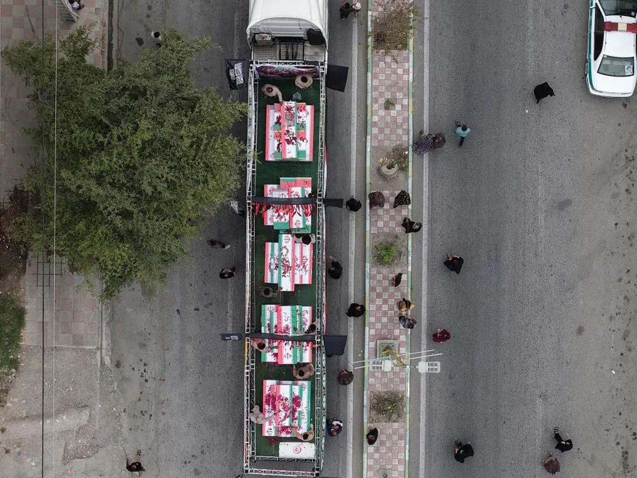 İran'daki okul ABD ve İsrail tarafından 40 dakika arayla iki kez bombalandı