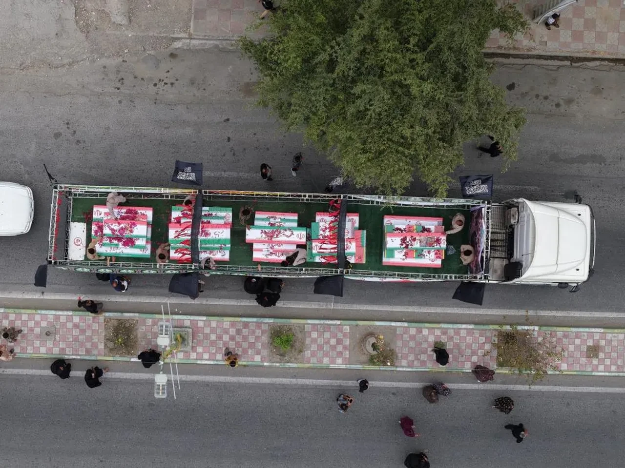 İran'daki okul ABD ve İsrail tarafından 40 dakika arayla iki kez bombalandı