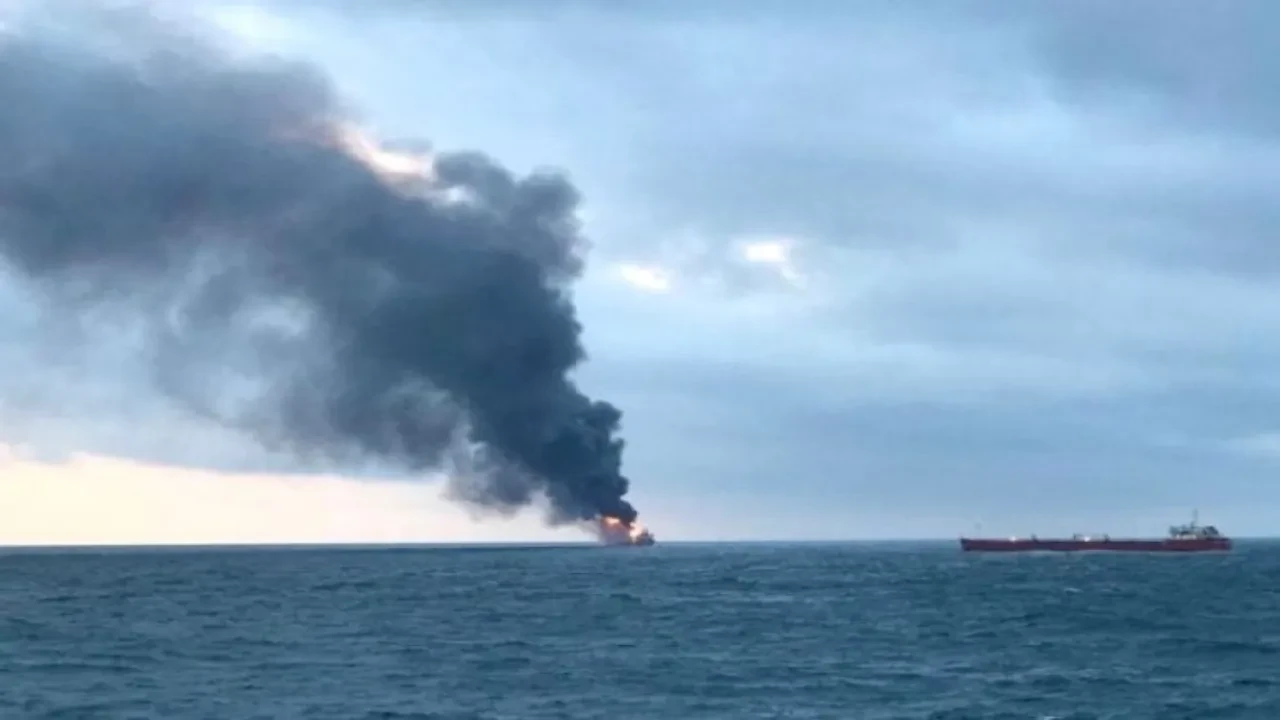 Kuveyt açıklarındaki petrol tankerinde patlama