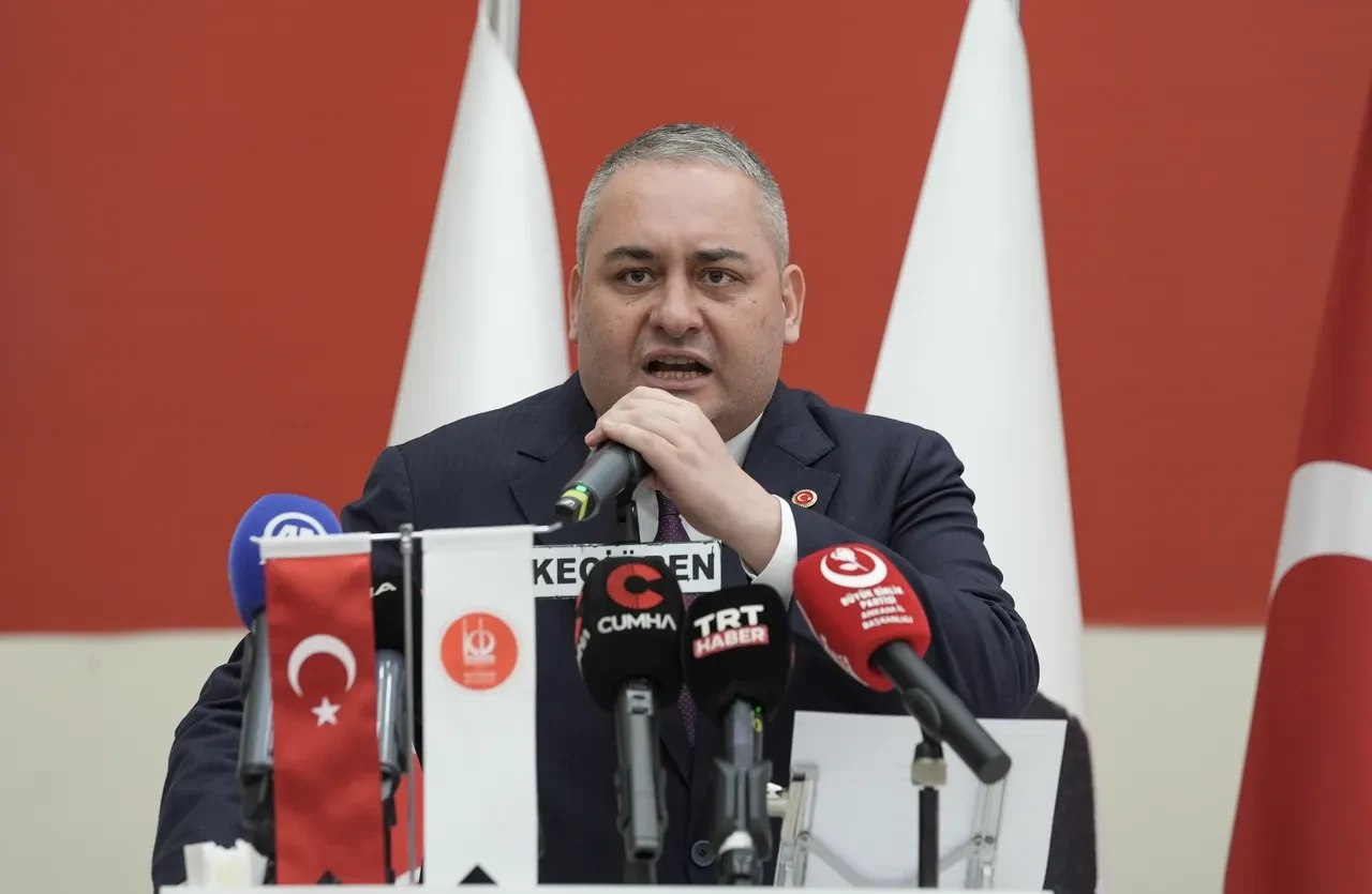 Mustafa Destici: Türk milletini başkalarıyla karıştırmayın