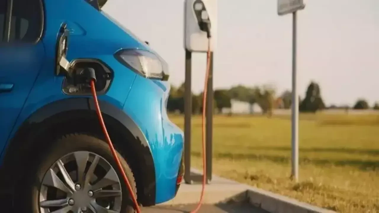 Renault CEO’sundan tepki : Araçlara hiçbir faydası yok