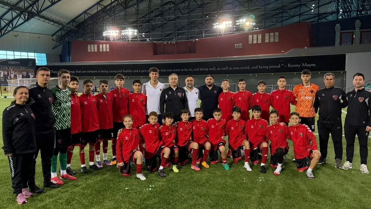 Türk sporcular Katar’da mahsur kaldı! Kuşadası Küçükadaspor'un dönüşü için çalışmalar başladı