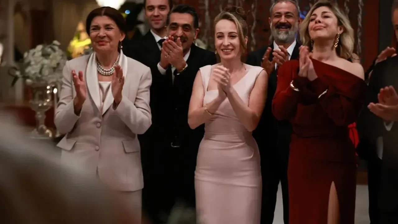 Yalı Çapkını dünyaya açılıyor! Mert Ramazan Demir ve Afra Saraçoğlu’nun dizisi Latin Amerika yolunda! 