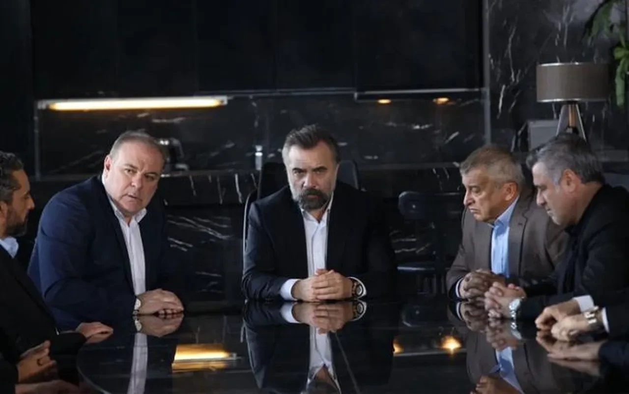 Yeraltı dizisinde EDHO izleri hayranları mest etti! Raci Şaşmaz'dan geçmiş şovu