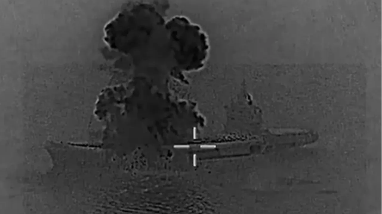 ABD, İran’a ait İHA gemisini bombalayarak batırdı