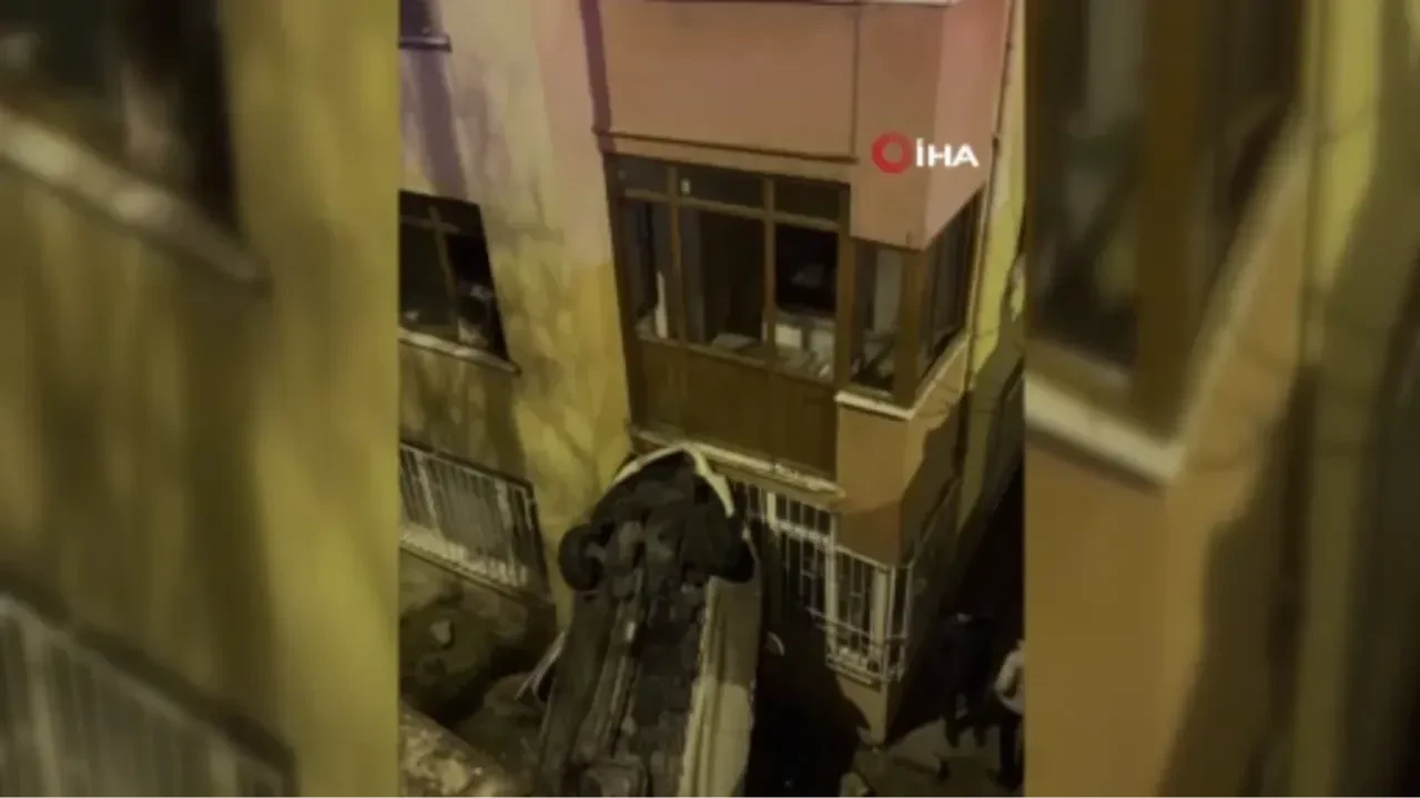 Avcılar'da korkunç kaza! Otomobil 8 metre yükseklikten bahçeye uçtu