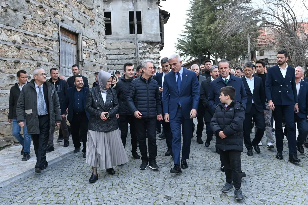 Baba ocağı İbradı’da vefa buluşması! Ersoy: "Ormana’nın ‘Dünyanın en iyi turizm köyü’ seçilmesi tesadüf değil"