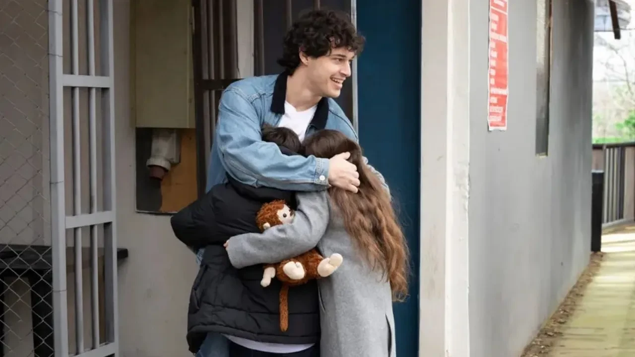 Burak Berkay Akgül’ün oyunculuğu sosyal medyayı salladı! Sahipsizler’in finali gündem oldu