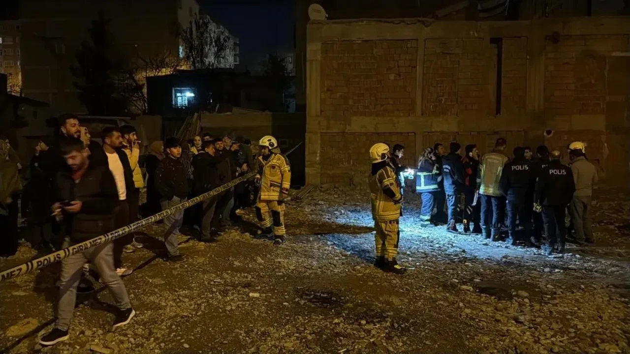 Diyarbakır'da korku dolu gece: Kolonlar çatırdadı, bina tahliye edildi