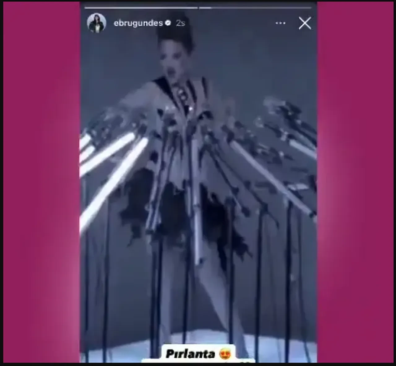 Ebru Gündeş, Demet Akalın'ı korudu! Burcu Güneş küplere bindi 