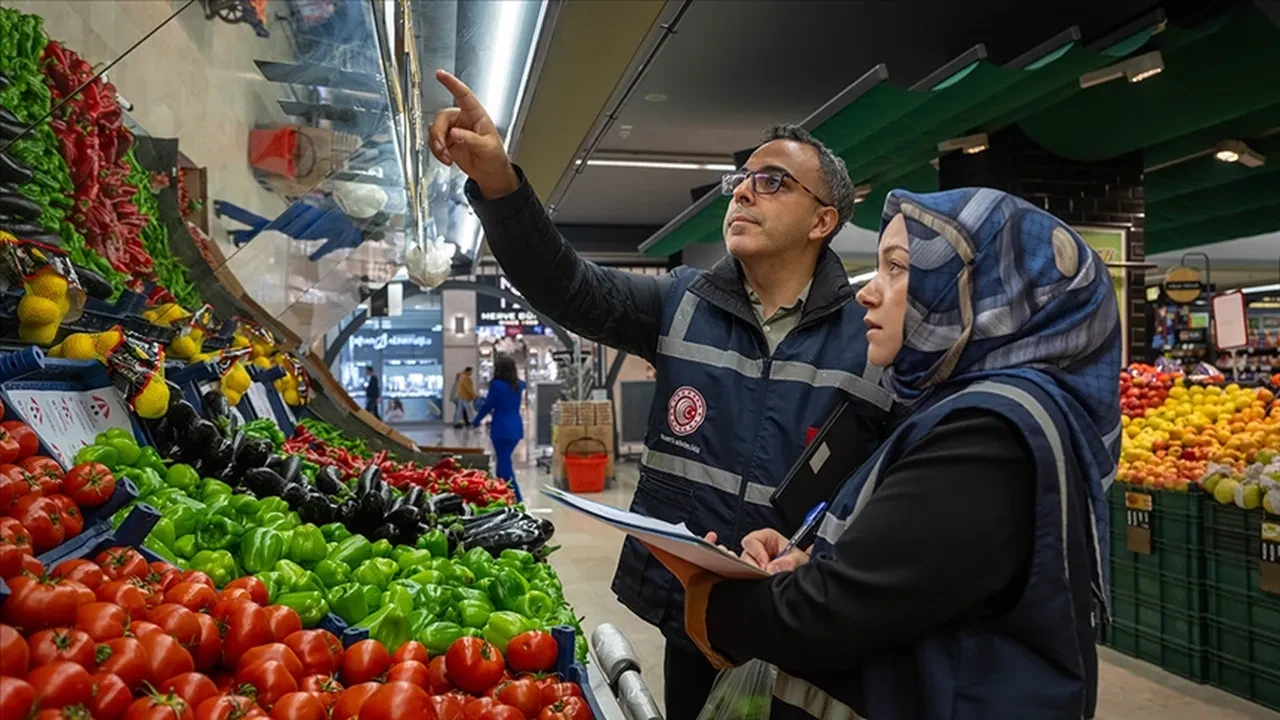 Fahiş fiyat ve stokçuluğa darbe! 32 firmaya 3,1 milyar TL ceza