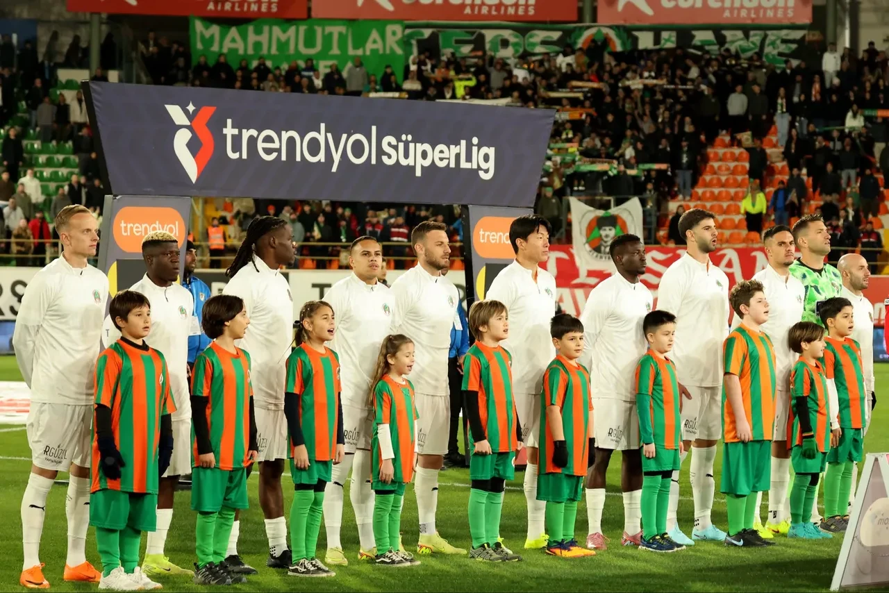 Galatasaray'dan Fenerbahçe'ye tarihi fark: Süper Lig'de kadro tarifesi!