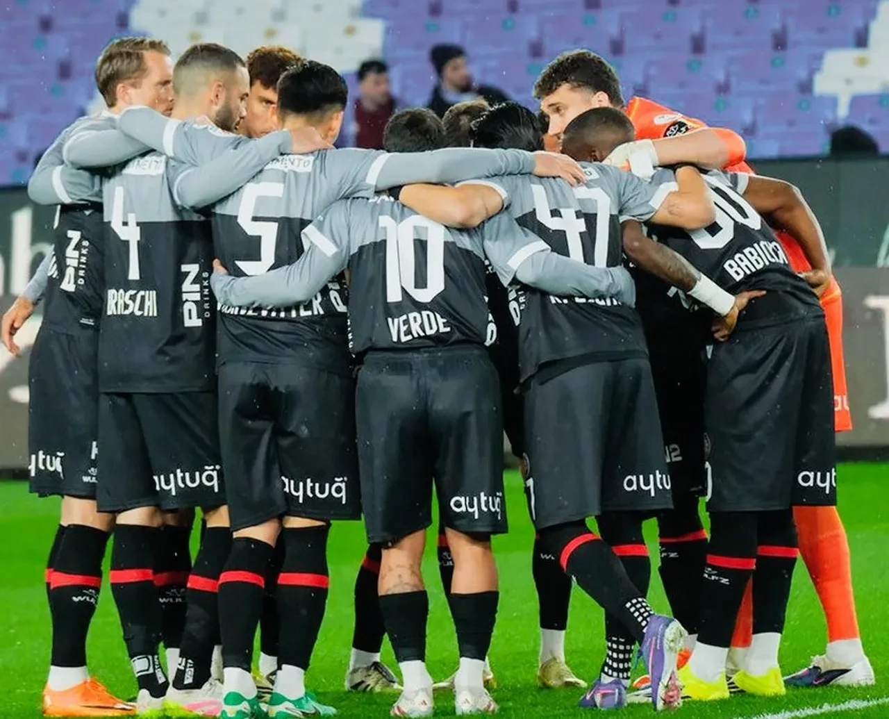 Galatasaray'dan Fenerbahçe'ye tarihi fark: Süper Lig'de kadro tarifesi!