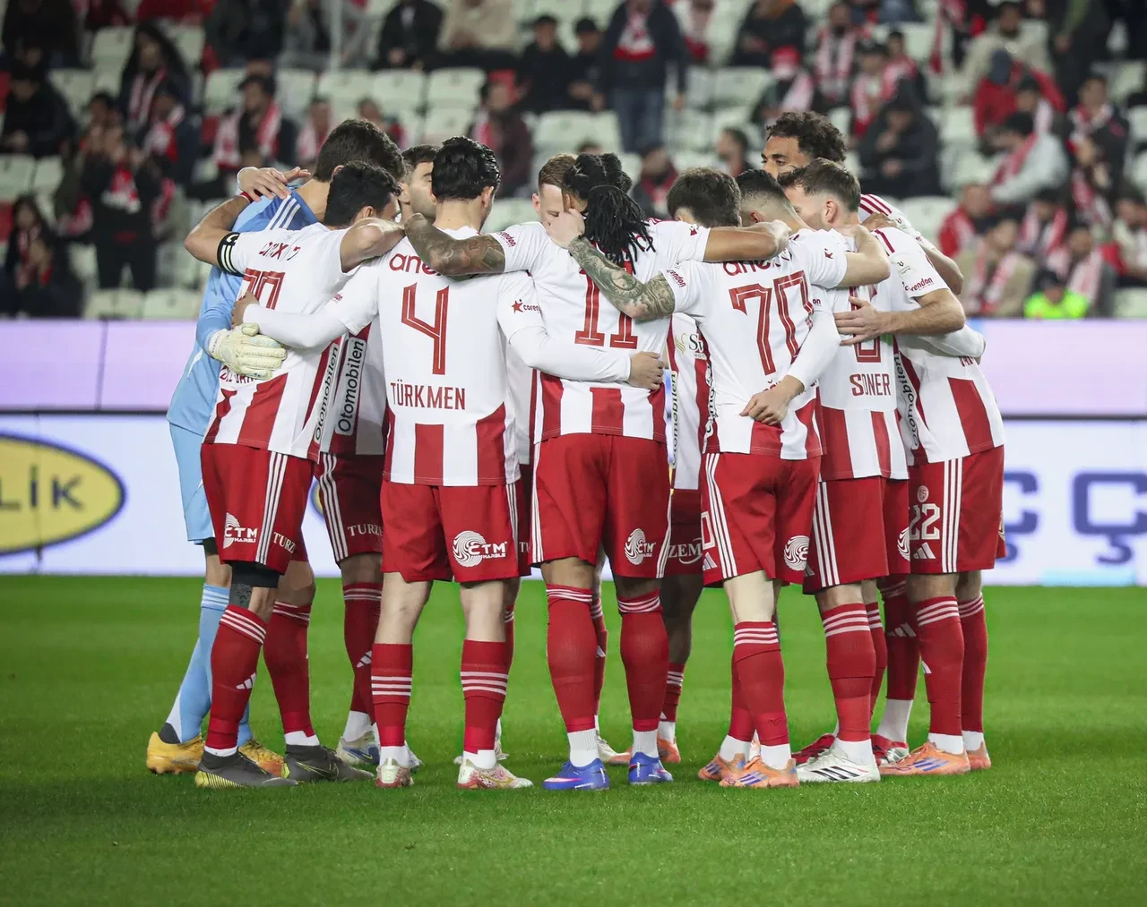 Galatasaray'dan Fenerbahçe'ye tarihi fark: Süper Lig'de kadro tarifesi!